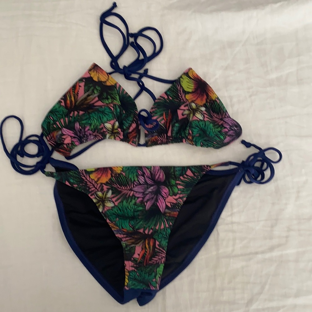 Venus bikini